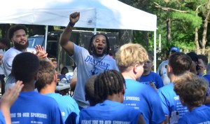 Darrian Bell addresses a group of players. (Photo by Mike Marsee)