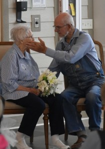 June and Glenn Majors during the vow renewal ceremony. (Photo by Josely Labarrere)