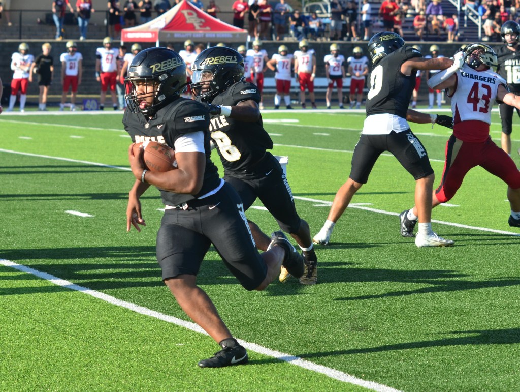 Darryl Yancey of Boyle County breaks free for a 21-yard run to set up his rushing touchdown during the third quarter Saturday. (Photo by Mike Marsee)