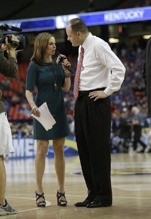 Shannon Spake interviews former Georgia basketball head coach Mark Fox. (Photo by Vicky Graff)